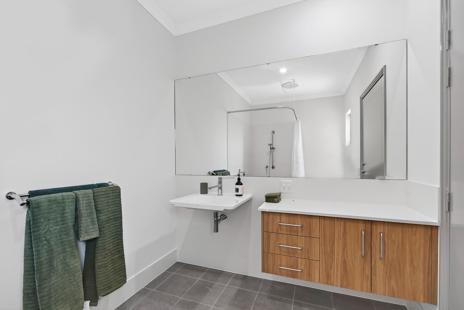 013 Open2view_ID999327-32_Coomberdale_Road__Midvale