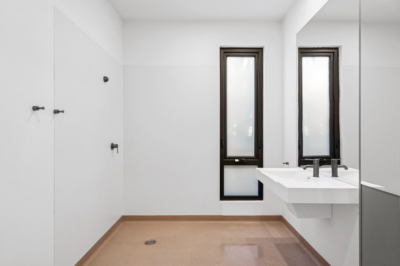 1744235580875 bwrm-10 Large