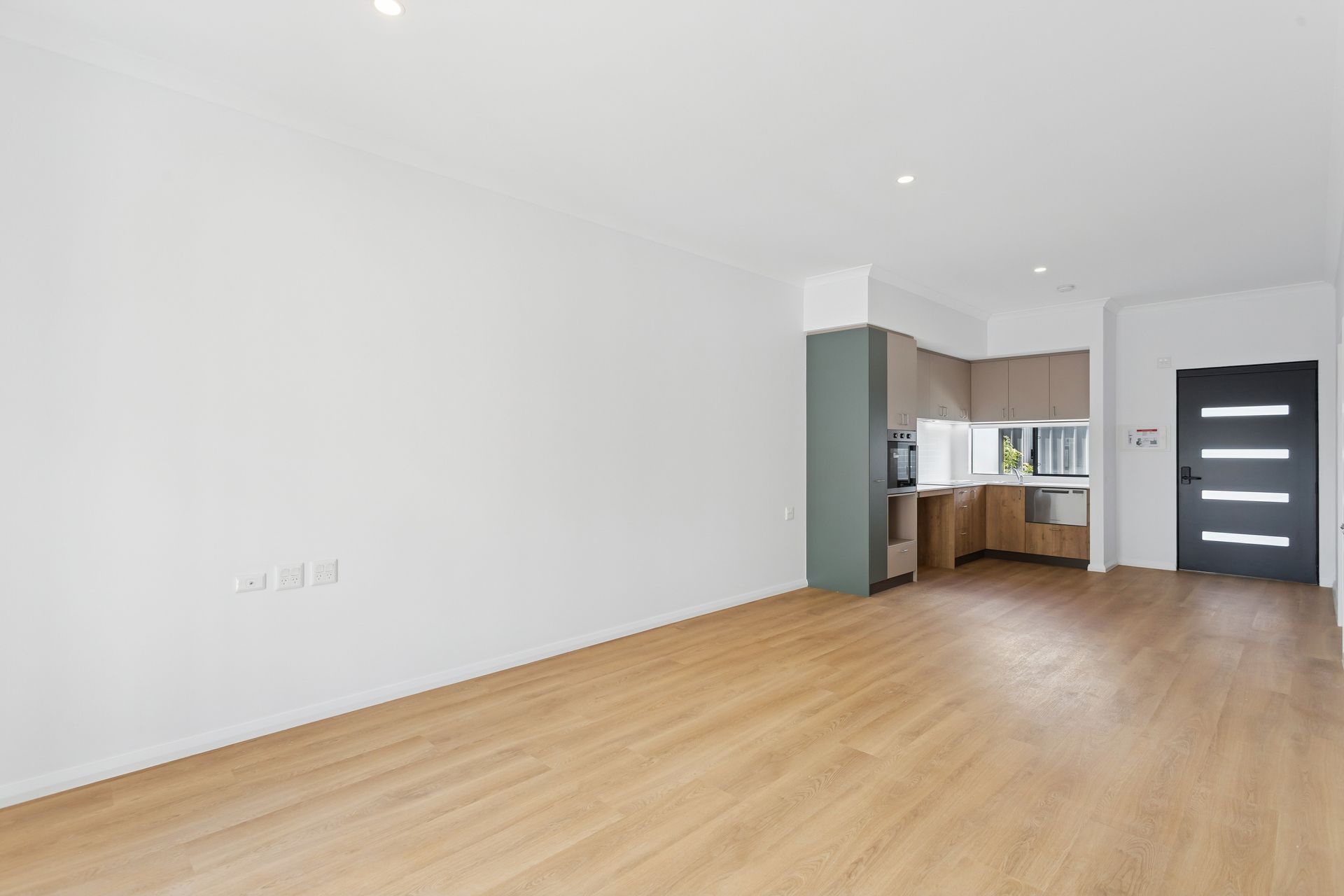 web 22 Dalry Rd, Darlington 32