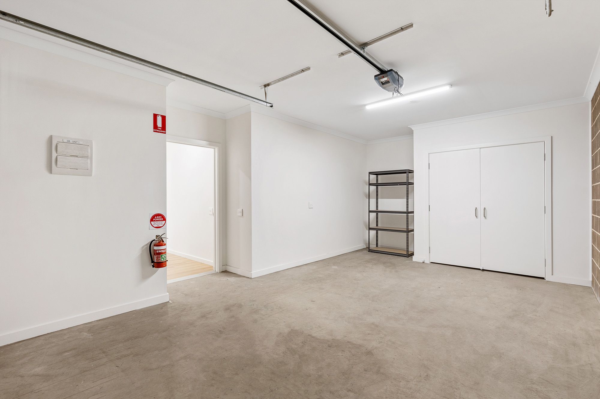 John   Dwelling 1 Garage 1 LR No Logo