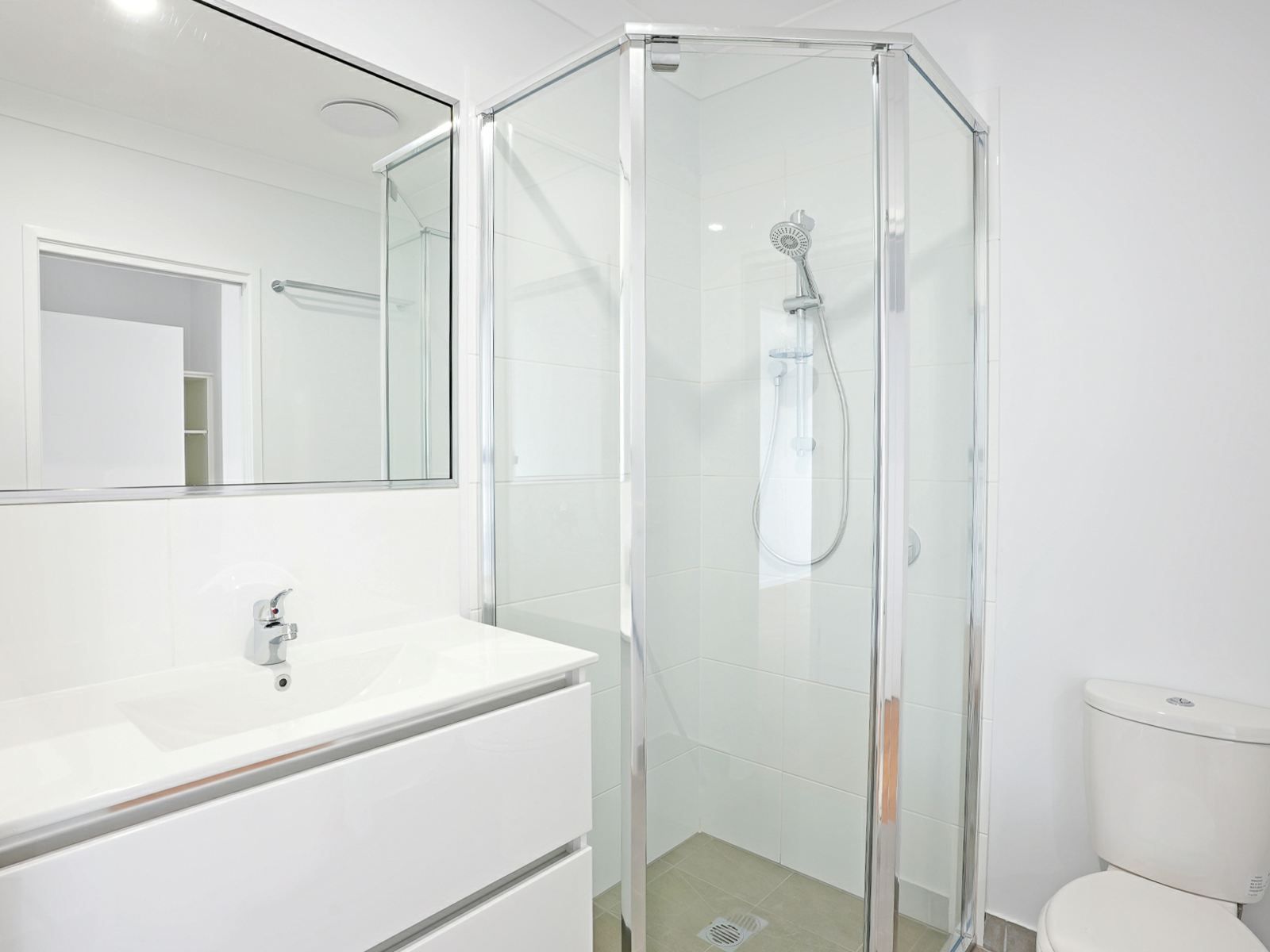 6   Steeple Chase - OOA Bathroom