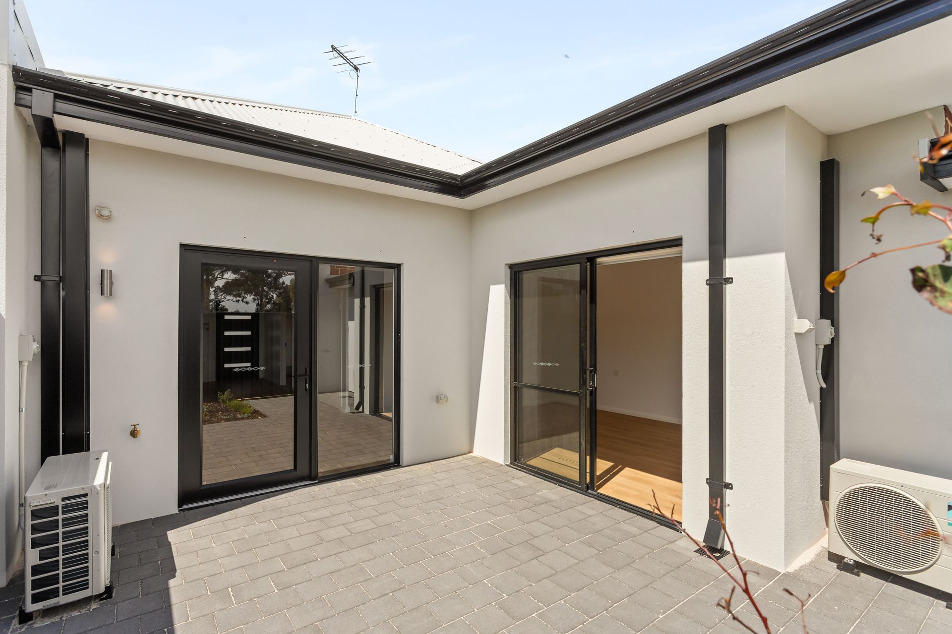 web 22 Dalry Rd, Darlington 34