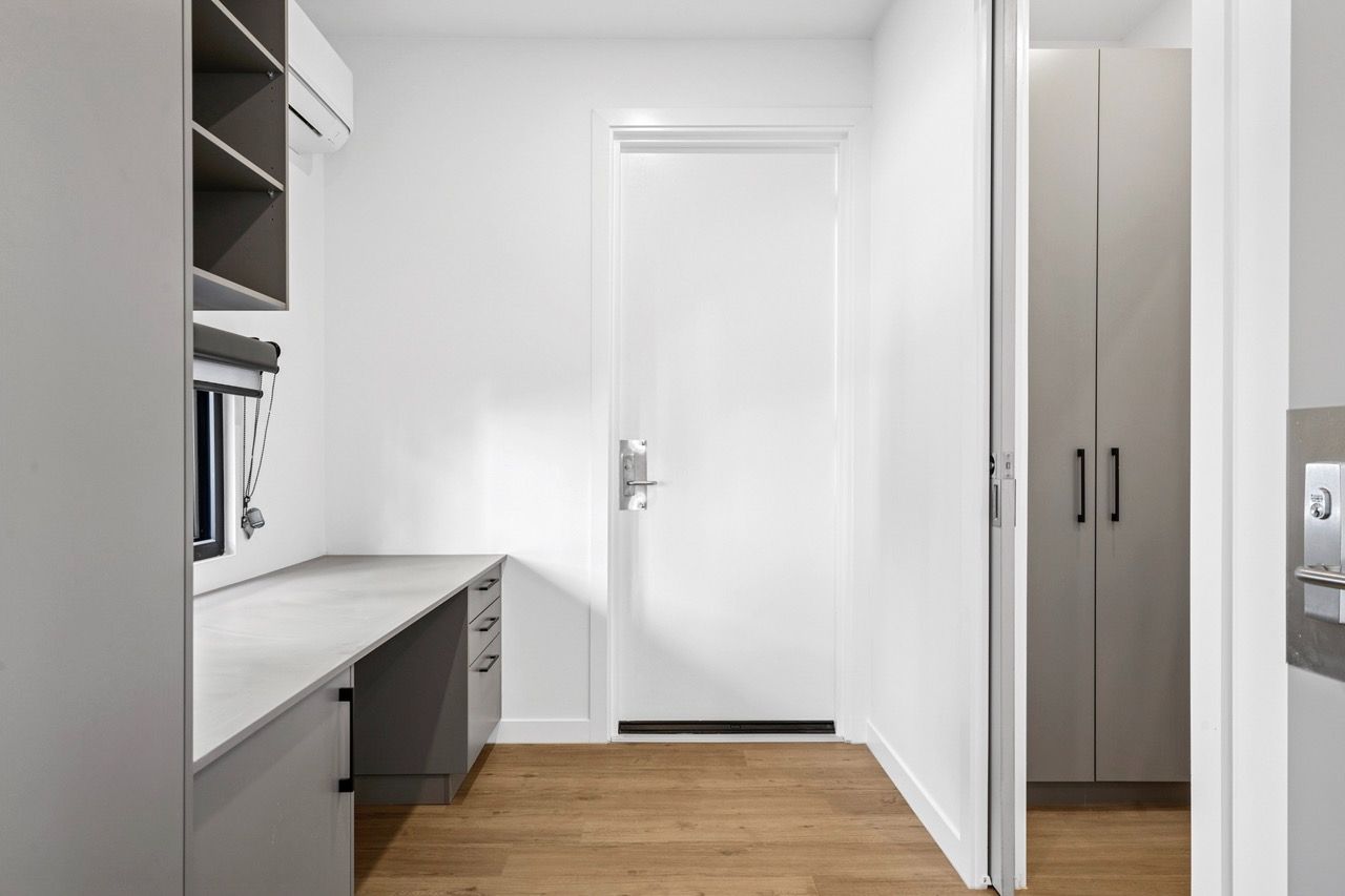 1744235580878 bwrm-13 Large