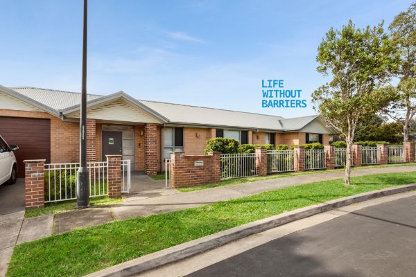 Villas Front Logo   Blur