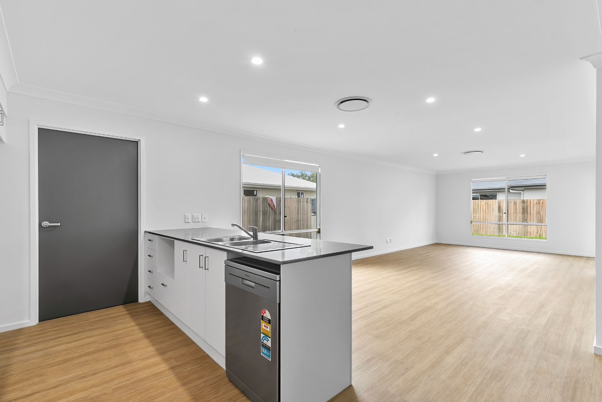 013 Open2view_ID941401-30_Gentle_Rain_Circuit