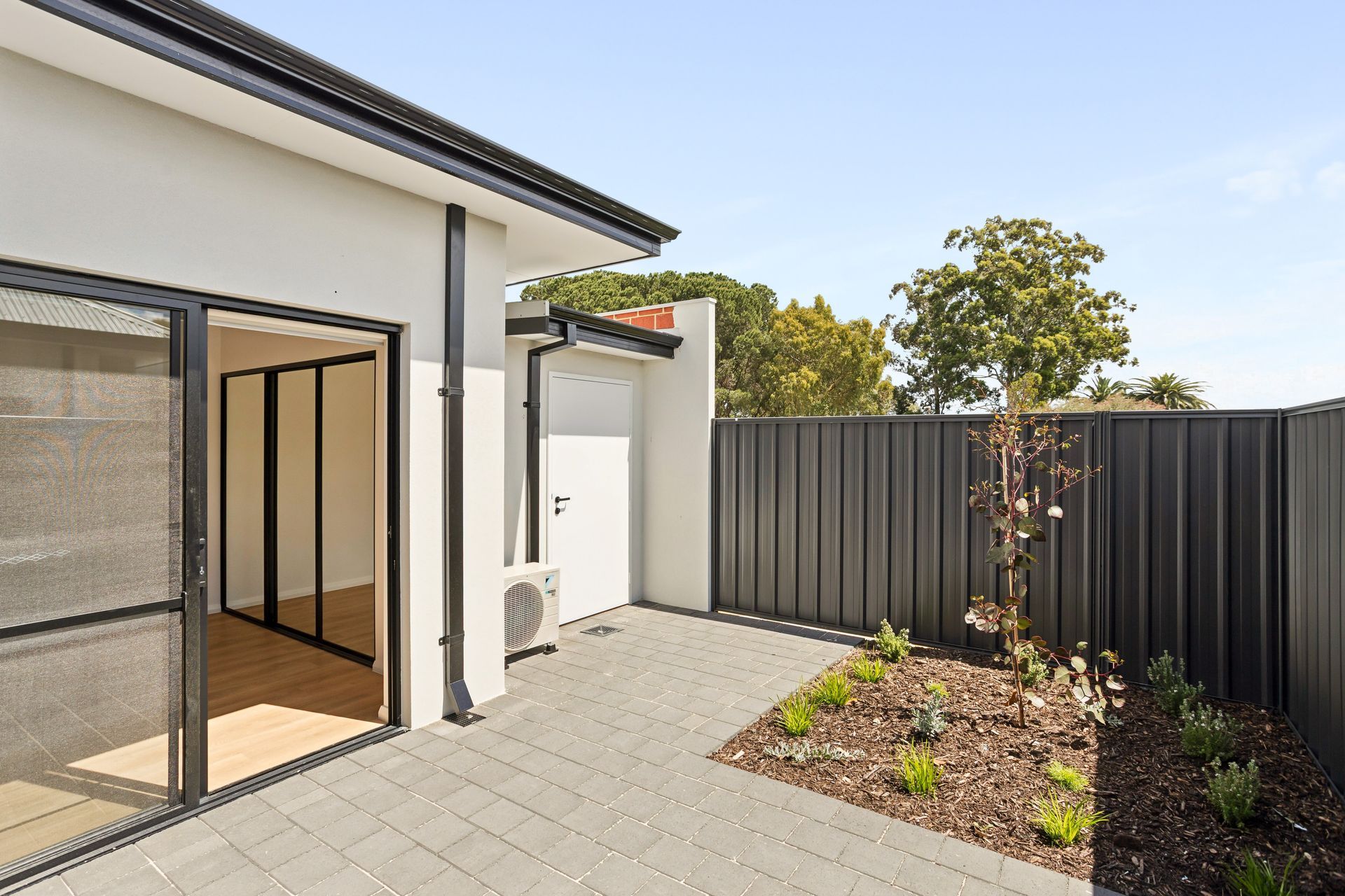 web 22 Dalry Rd, Darlington 33