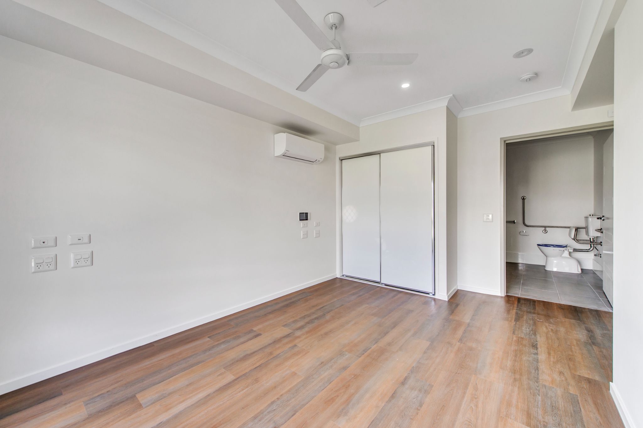 AND 7475_masterbedroom