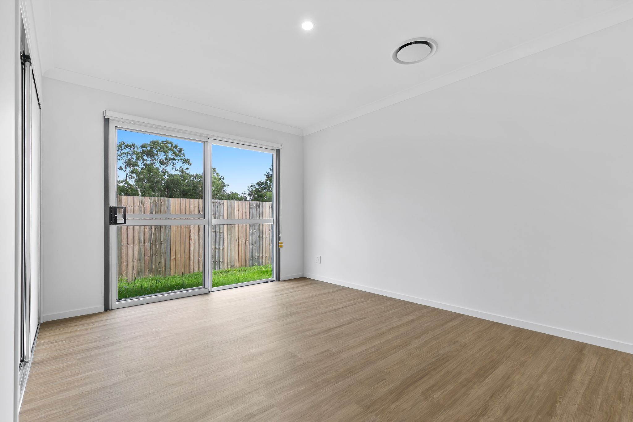 002 Open2view_ID941401-30_Gentle_Rain_Circuit