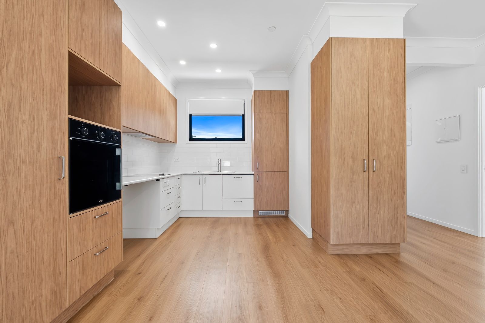 012 Open2view_ID992547-36_Bowen_Road