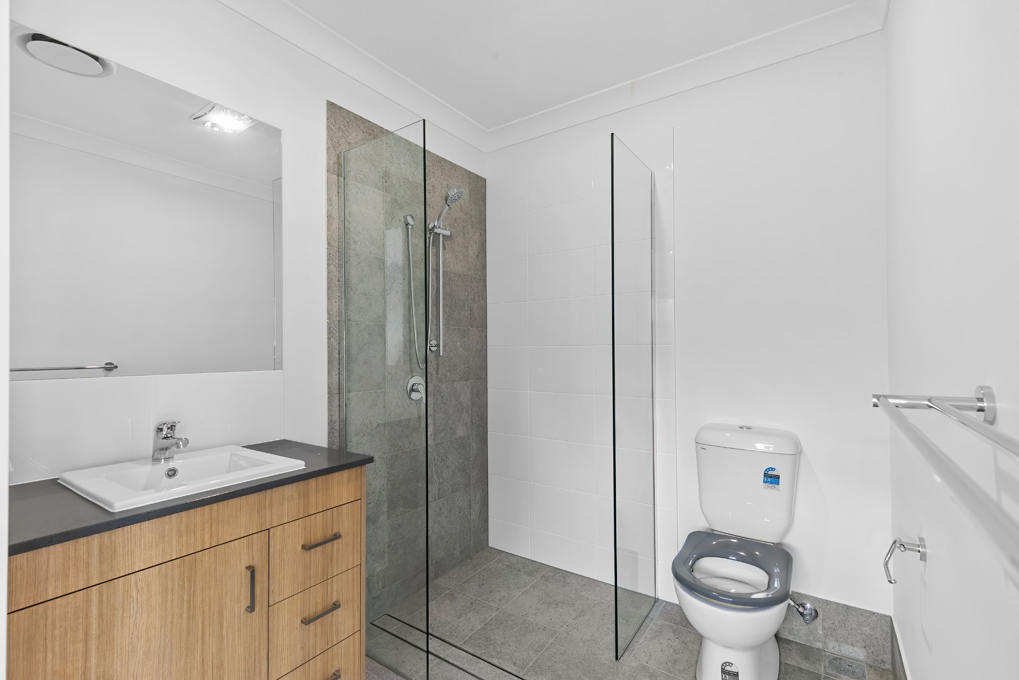 001 Open2view_ID941401-30_Gentle_Rain_Circuit