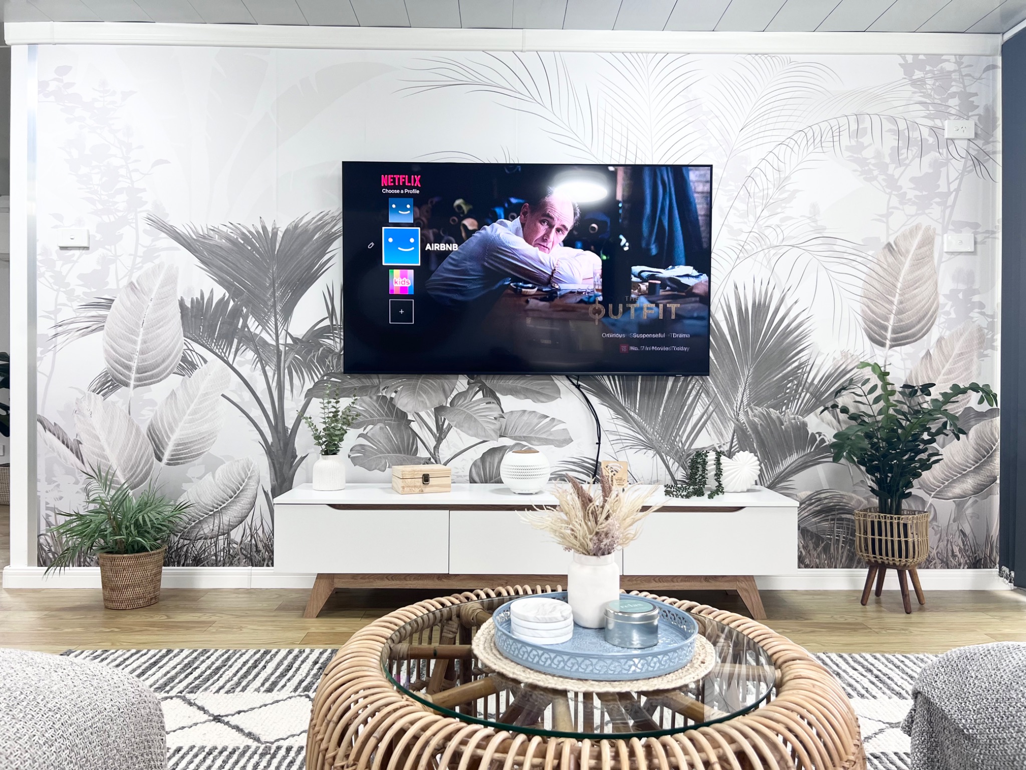 02A1AA49 6643-4A79-81F2-DF9094EAF92B