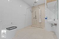 4   ensuite