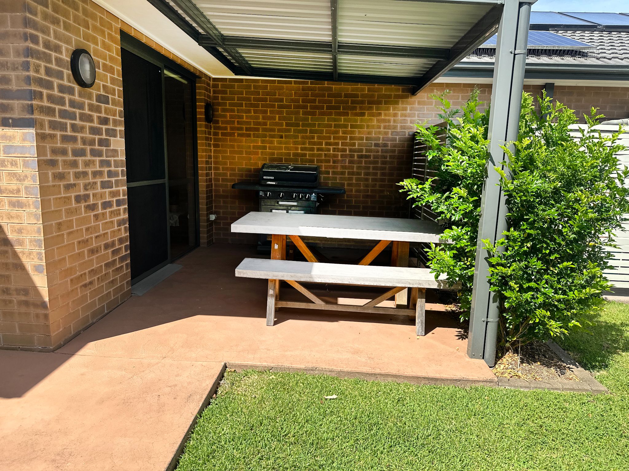 Mt Pritchard Outside4