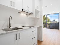 012 Open2view_ID733900-2_81_Bridge_Street