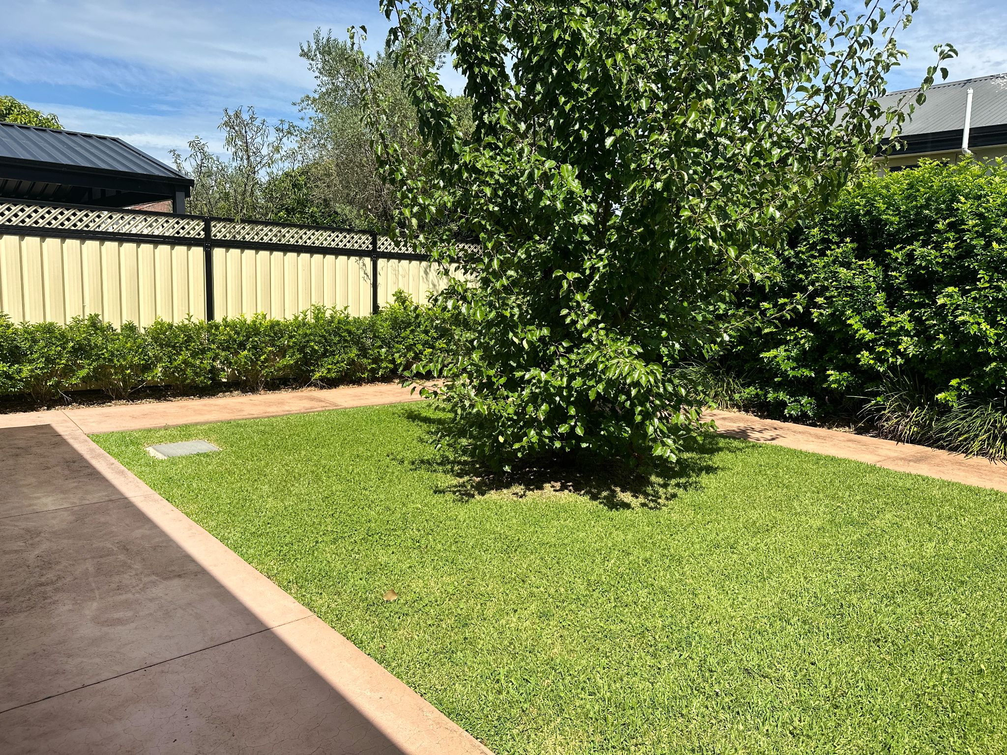 Mt Pritchard Outside