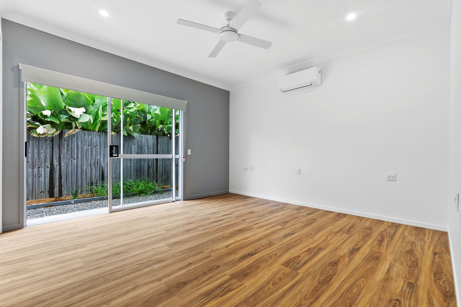 018 Open2view_ID940985-83_Queenstown_Avenue