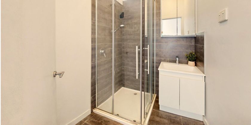 10 Bathroom1