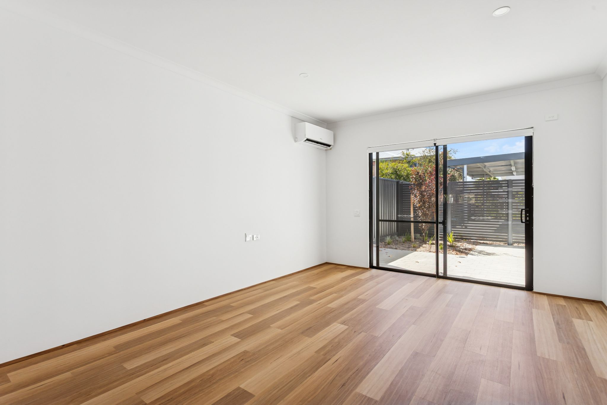 3 46 George St  Midland 04