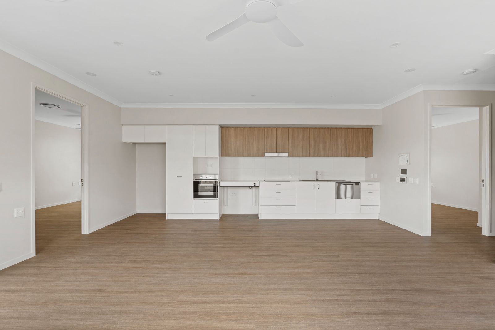 014 Open2view_ID999345-271_Aberdeen_Parade