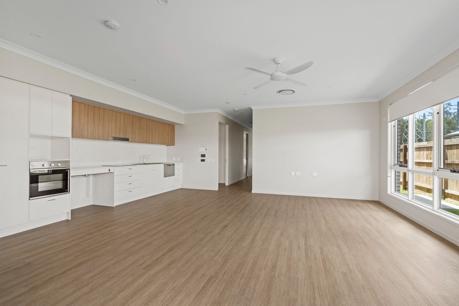 013 Open2view_ID999345-271_Aberdeen_Parade