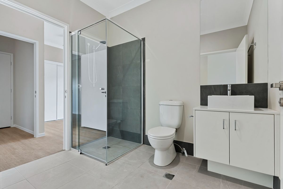 PROFESSIONAL PHOTO   LOW RES 3