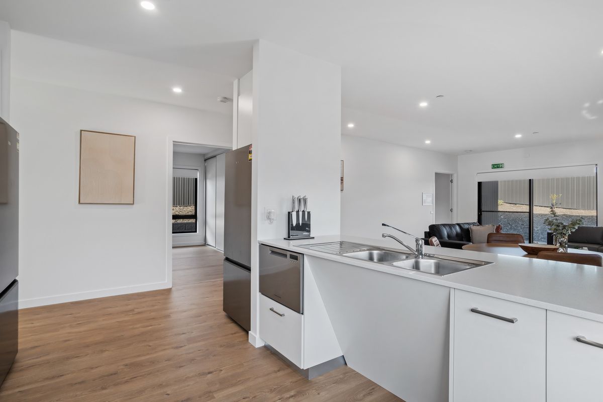 005 Open2view_ID949999-16_Sunningdale_Close