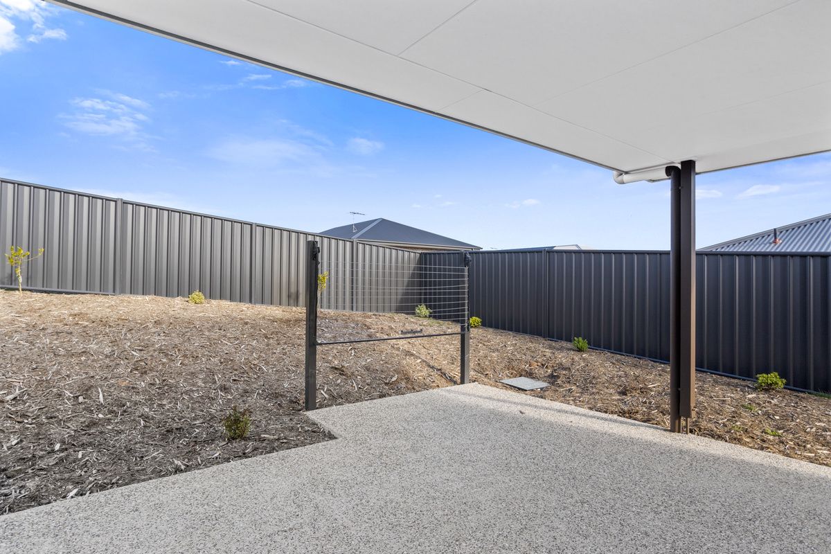 011 Open2view_ID949999-16_Sunningdale_Close