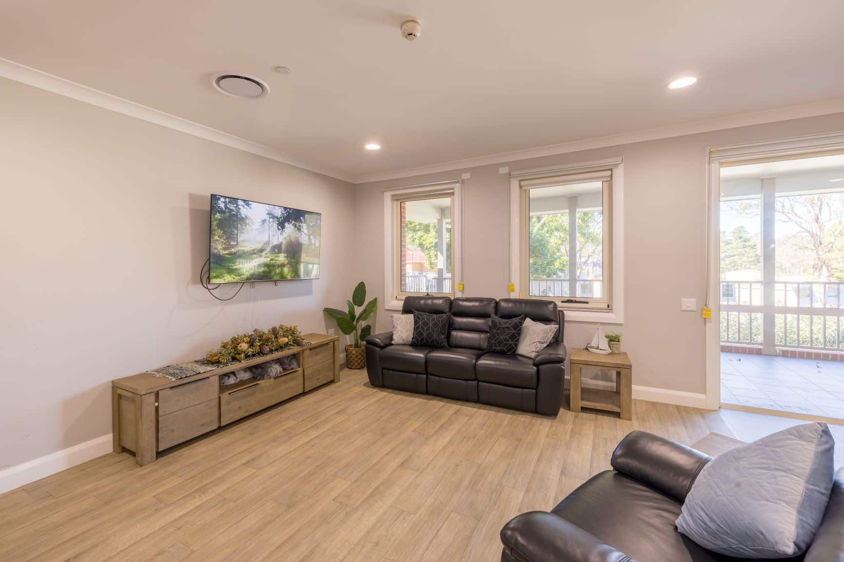 Tahmoor 0311-living-balcony