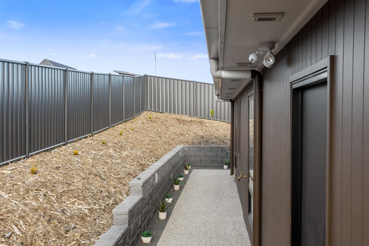 013 Open2view_ID949999-16_Sunningdale_Close