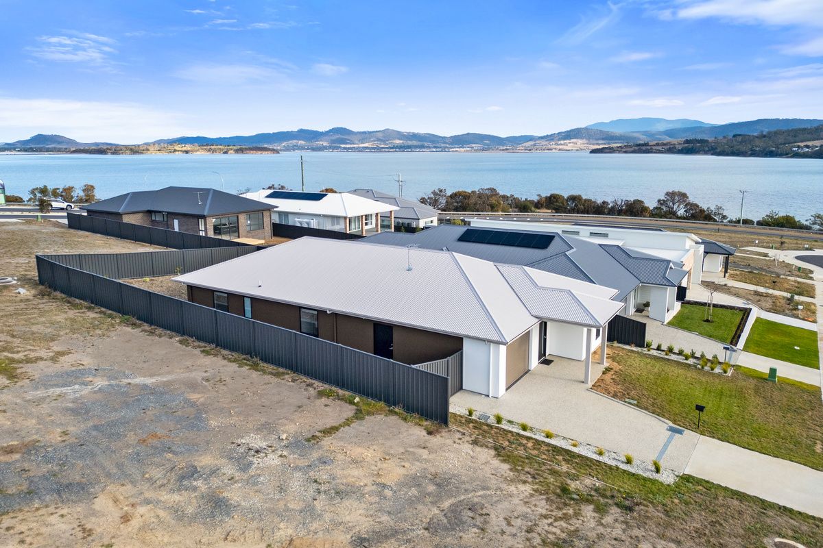 015 Open2view_ID949999-16_Sunningdale_Close