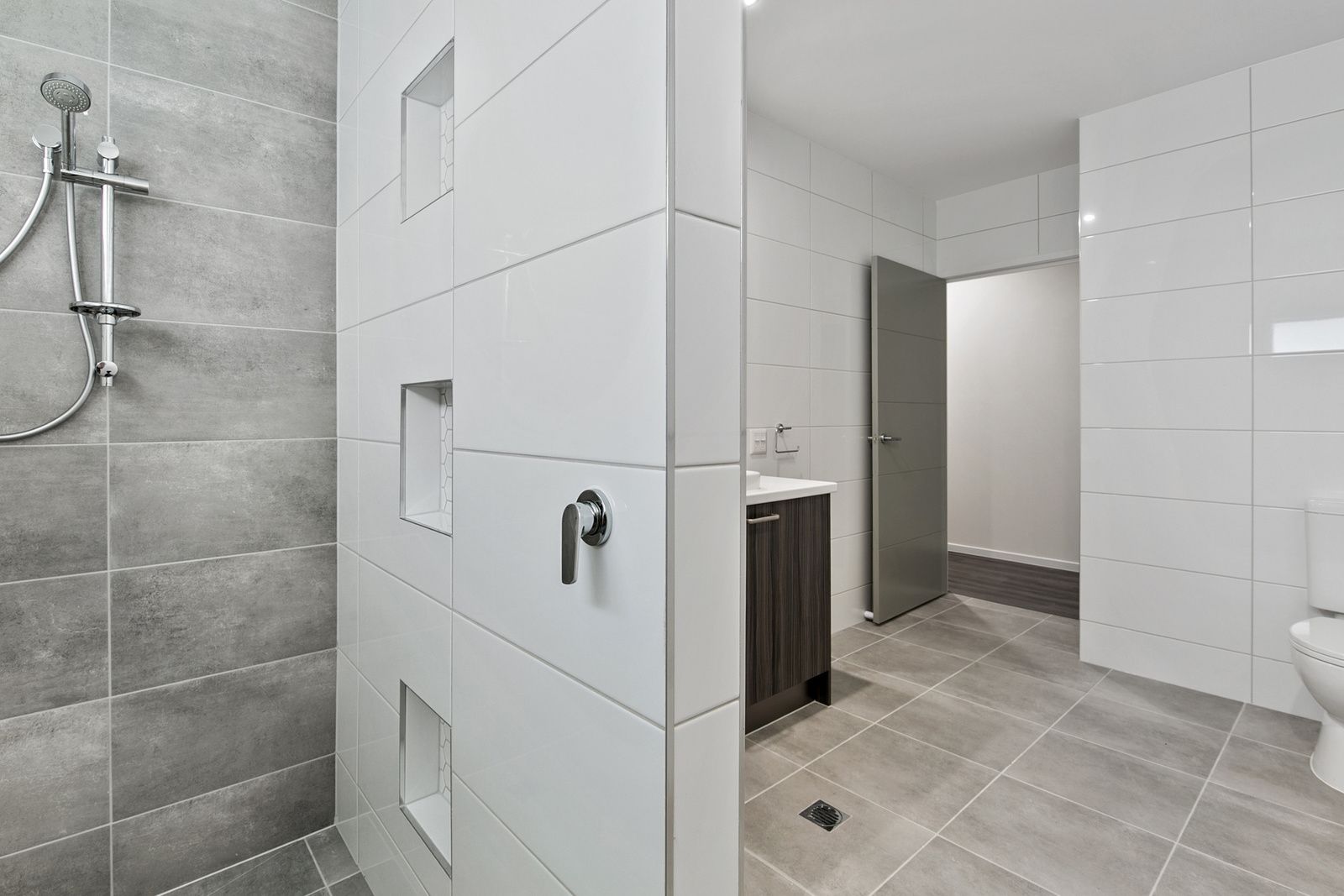 008 Open2view_ID757711-1_Forbes_Court