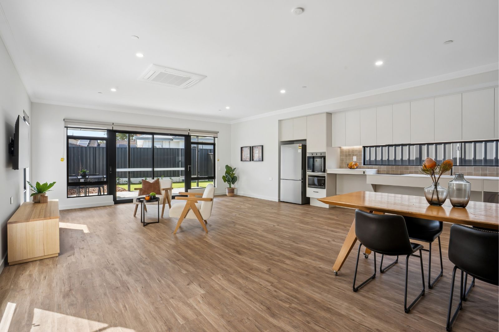 Mandurah Leslie 6