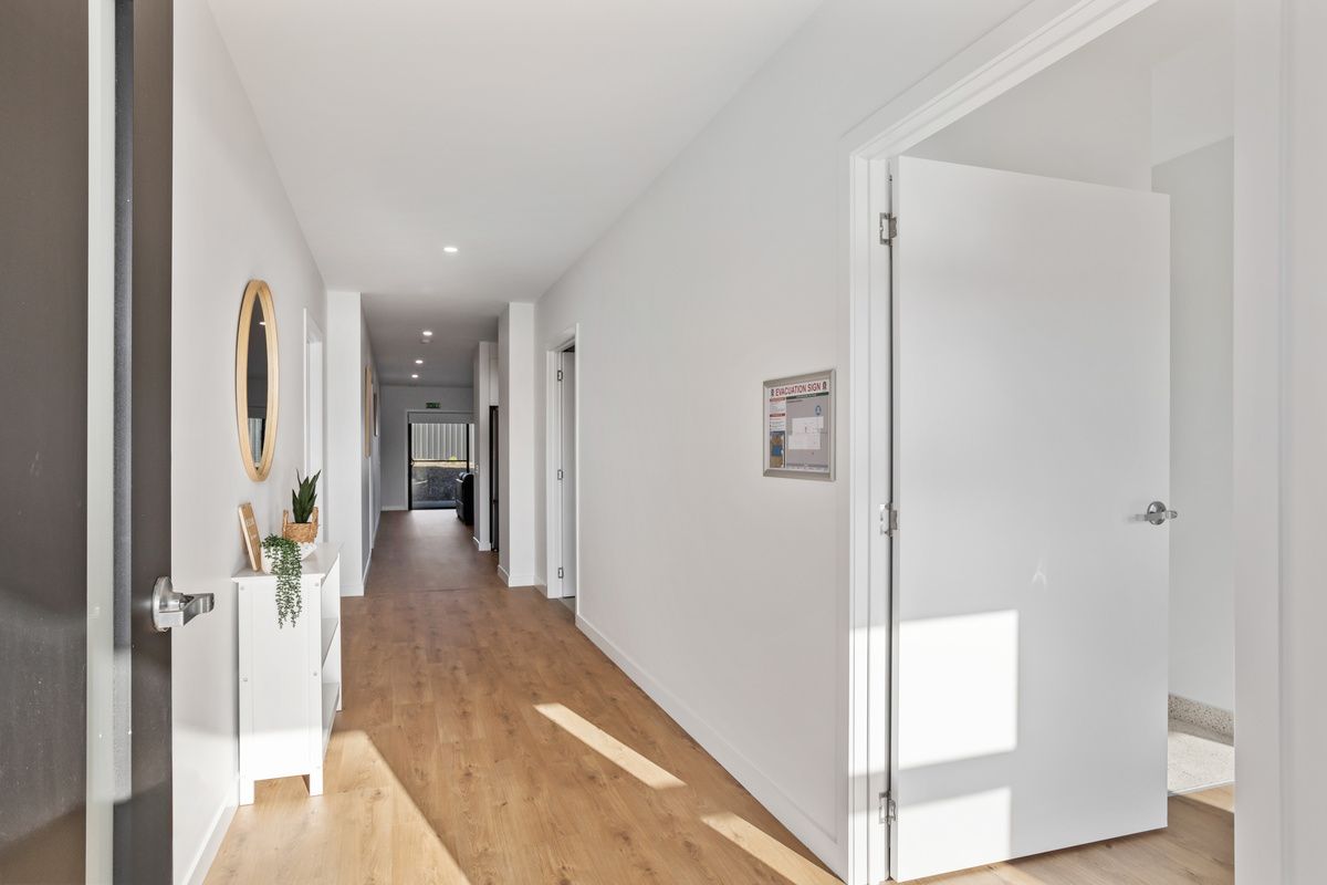 002 Open2view_ID949999-16_Sunningdale_Close