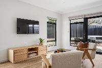 Mandurah Leslie 10