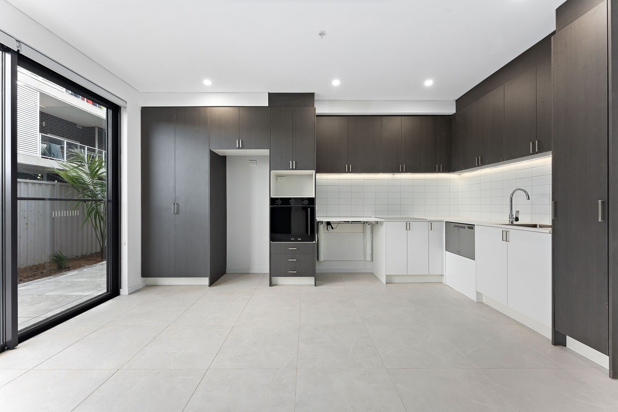 69e42284dc55f8f8c615d497 1.Kitchen-p-2000