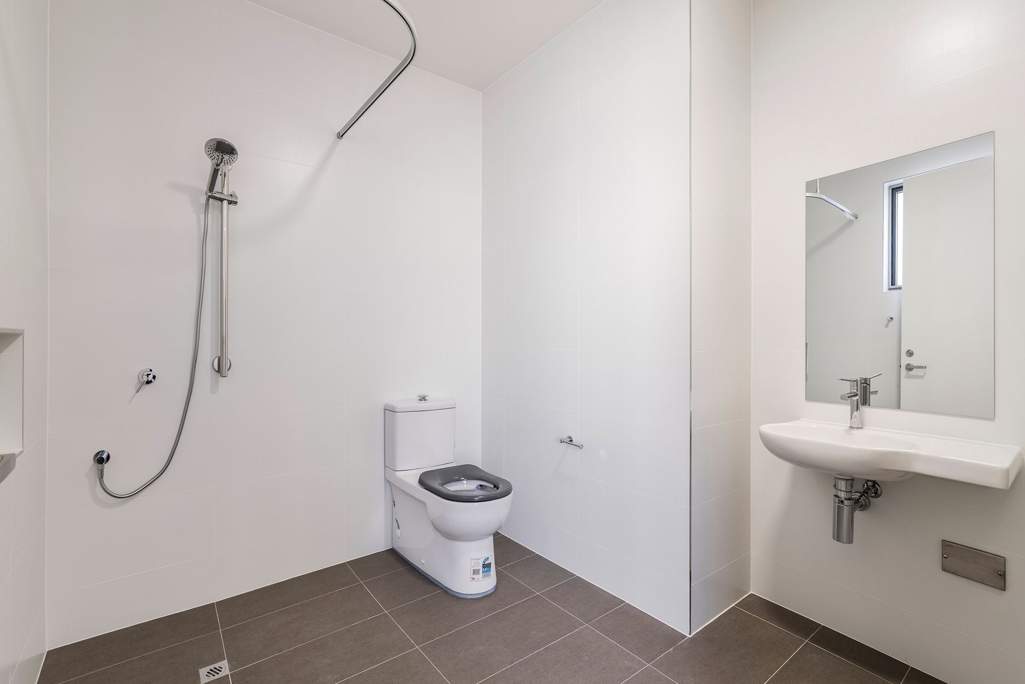 Ensuite 1 LR No Logo