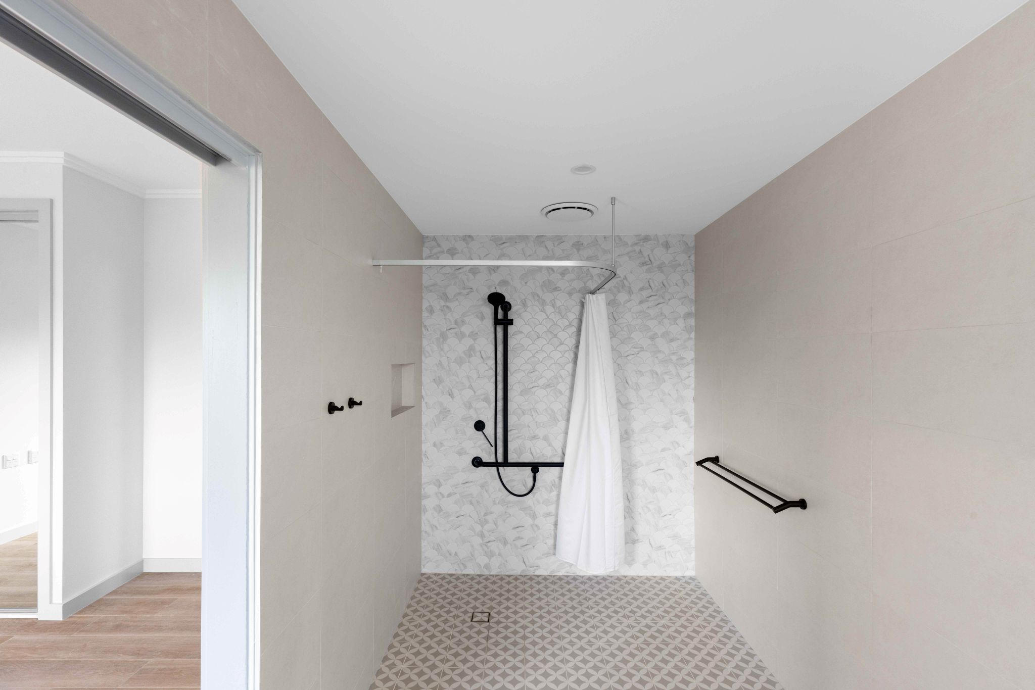 1 bed bathroom shower
