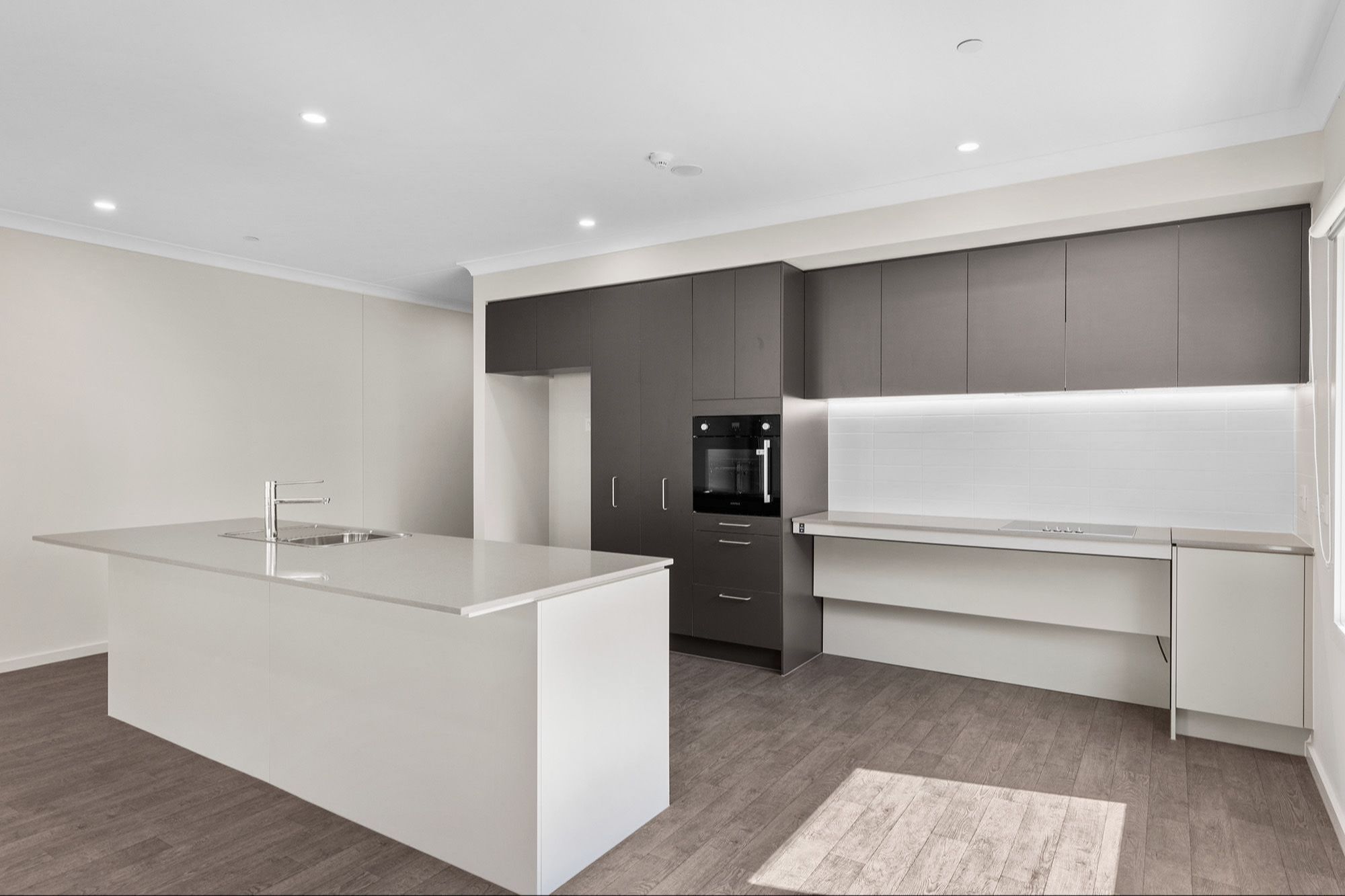 Kitchen 2 LR No Logo