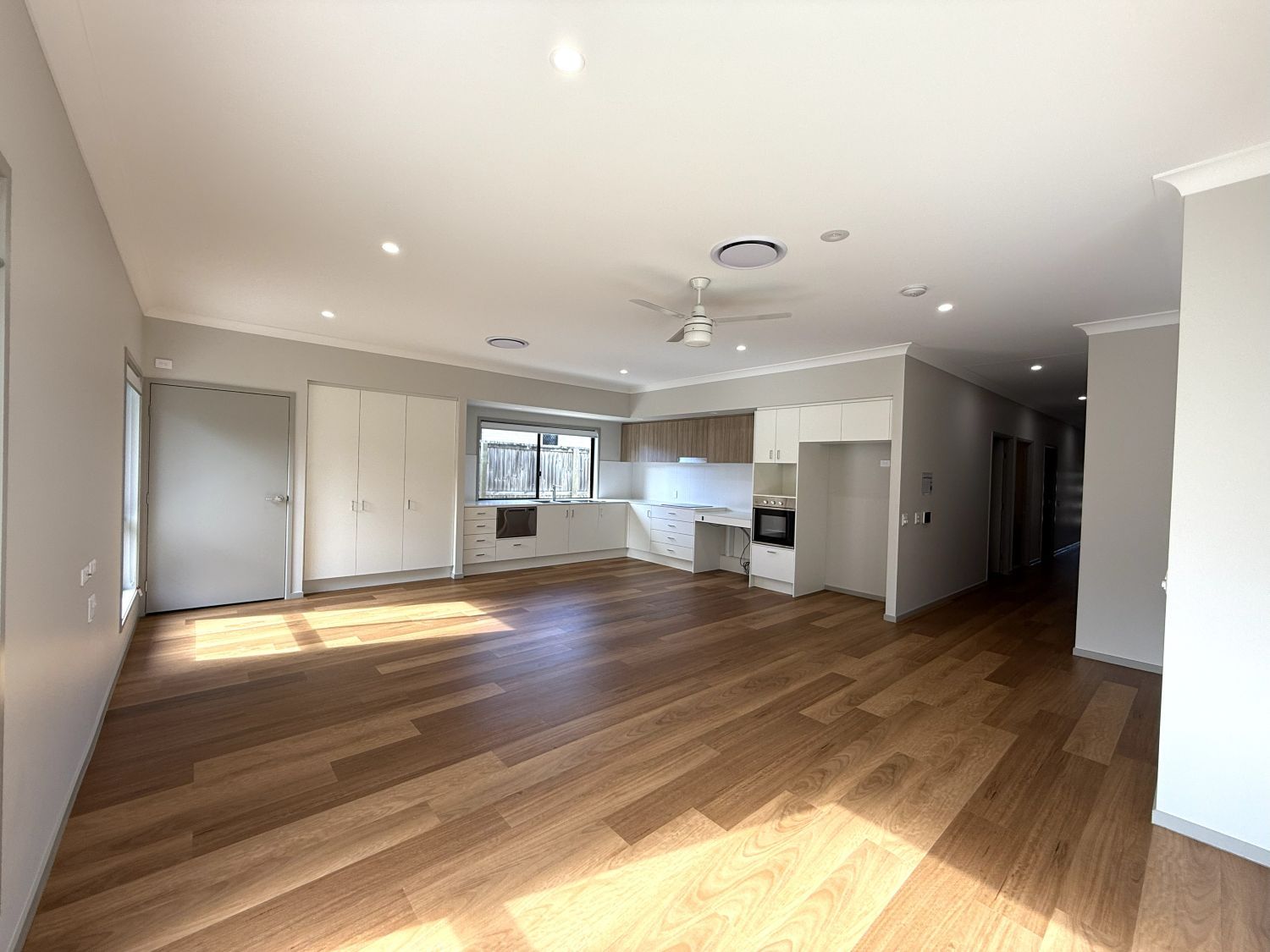 Short kitchen living