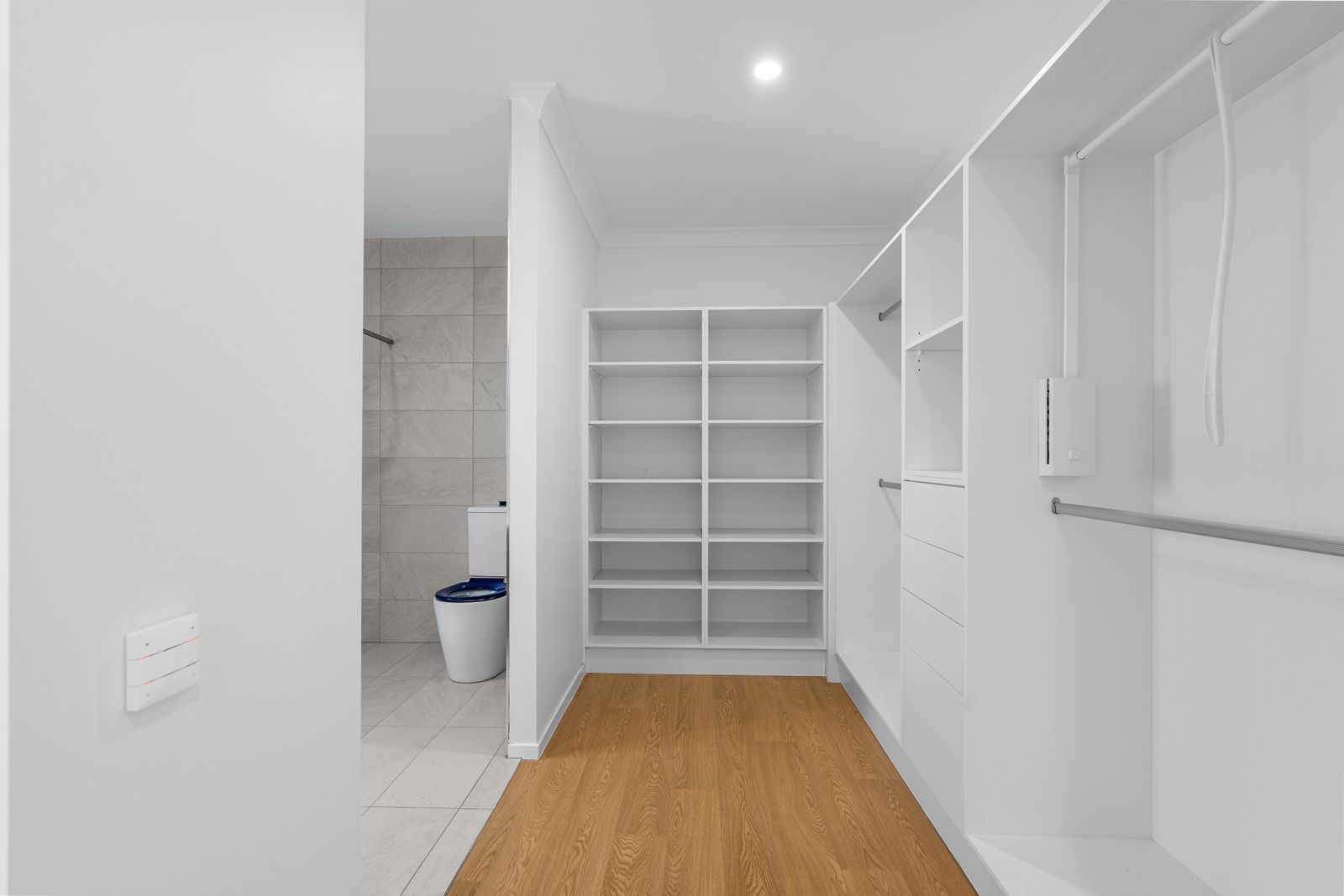 006 Open2view_ID966177-45_Vanessa_Dr_Cotswold_Hills