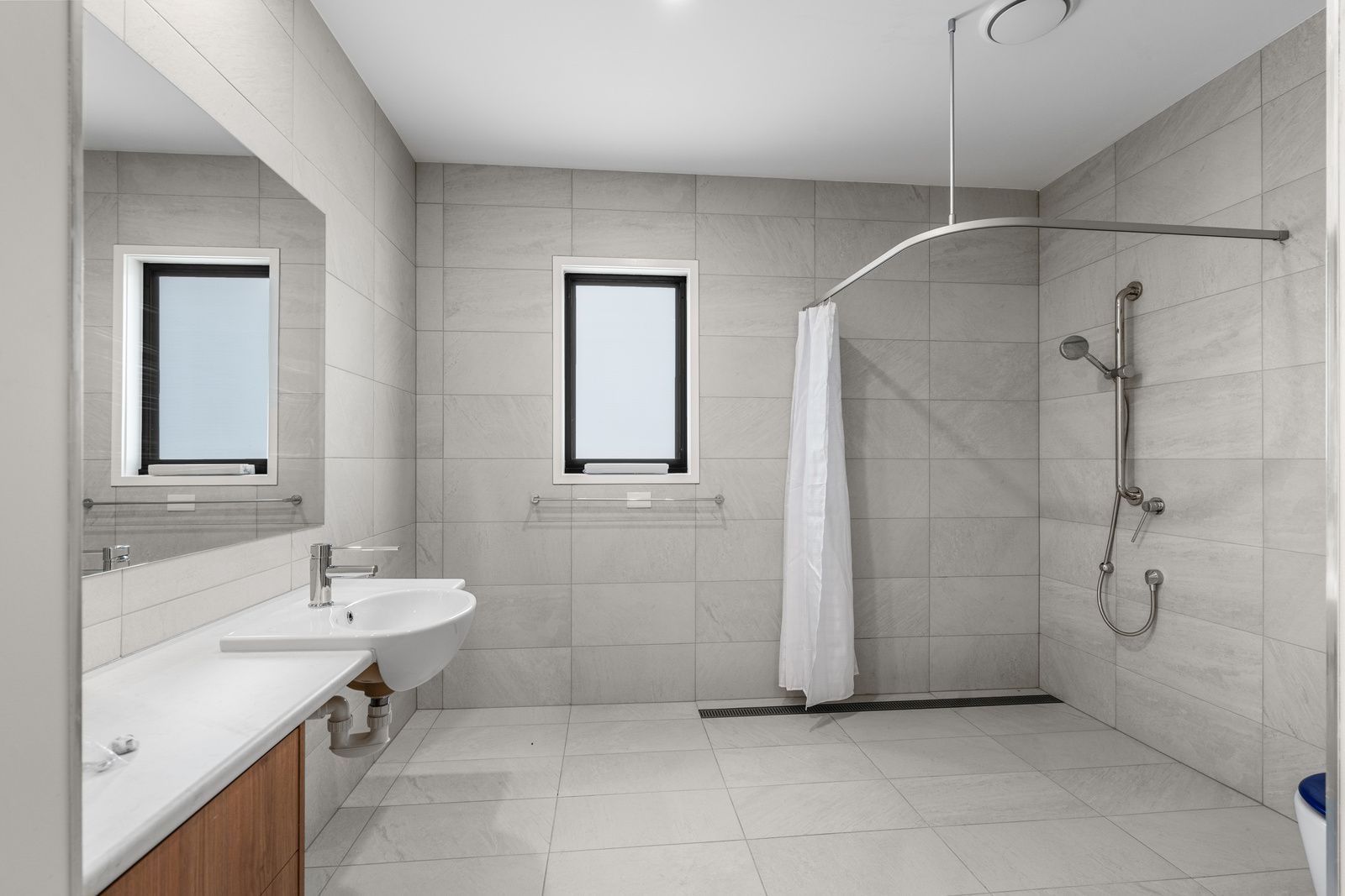 007 Open2view_ID966177-45_Vanessa_Dr_Cotswold_Hills