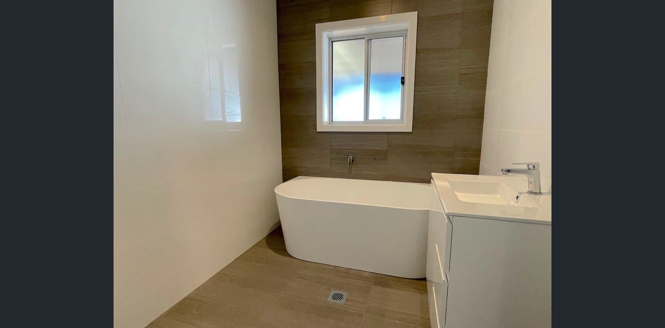 Lake i bathroom