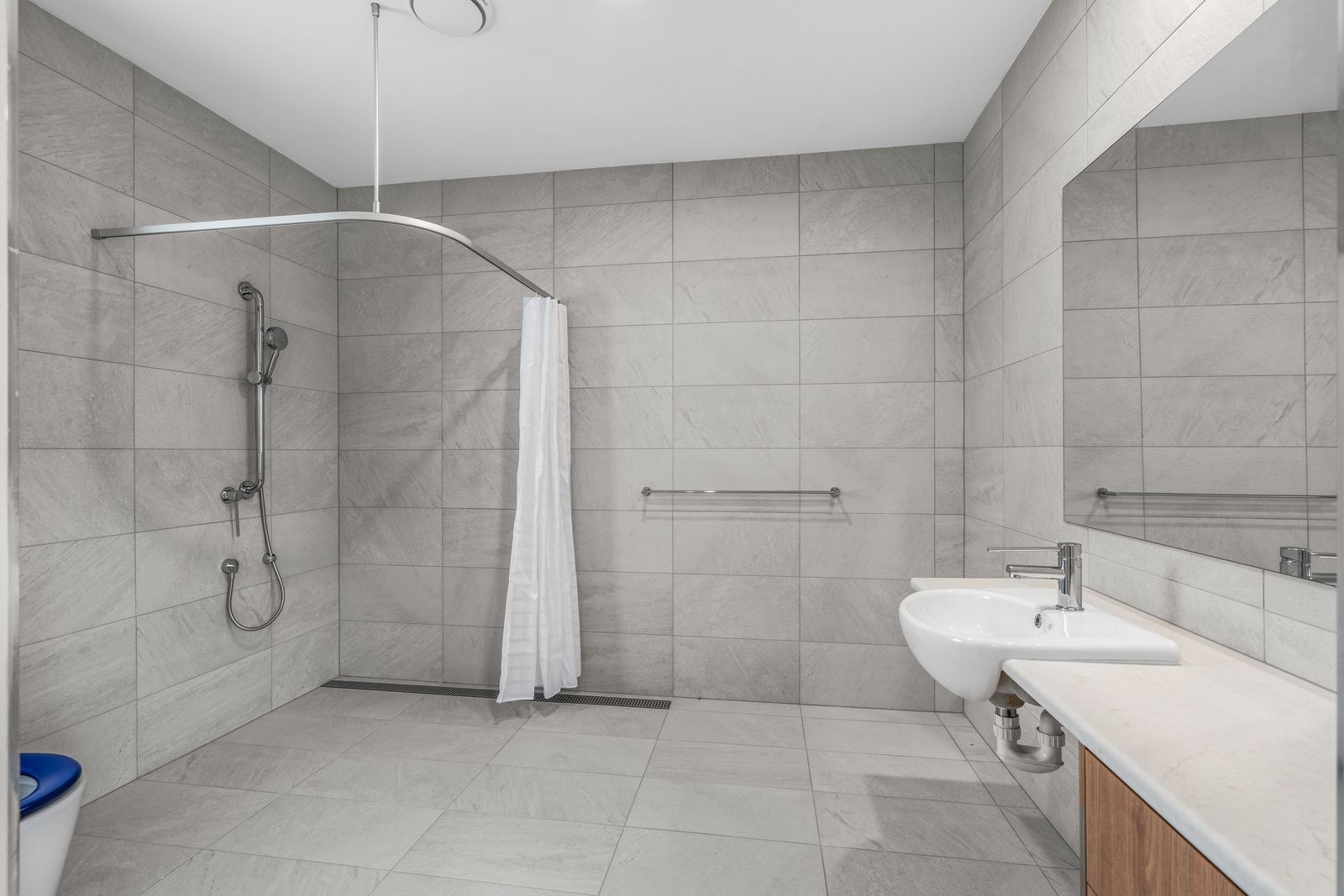 010 Open2view_ID966177-45_Vanessa_Dr_Cotswold_Hills