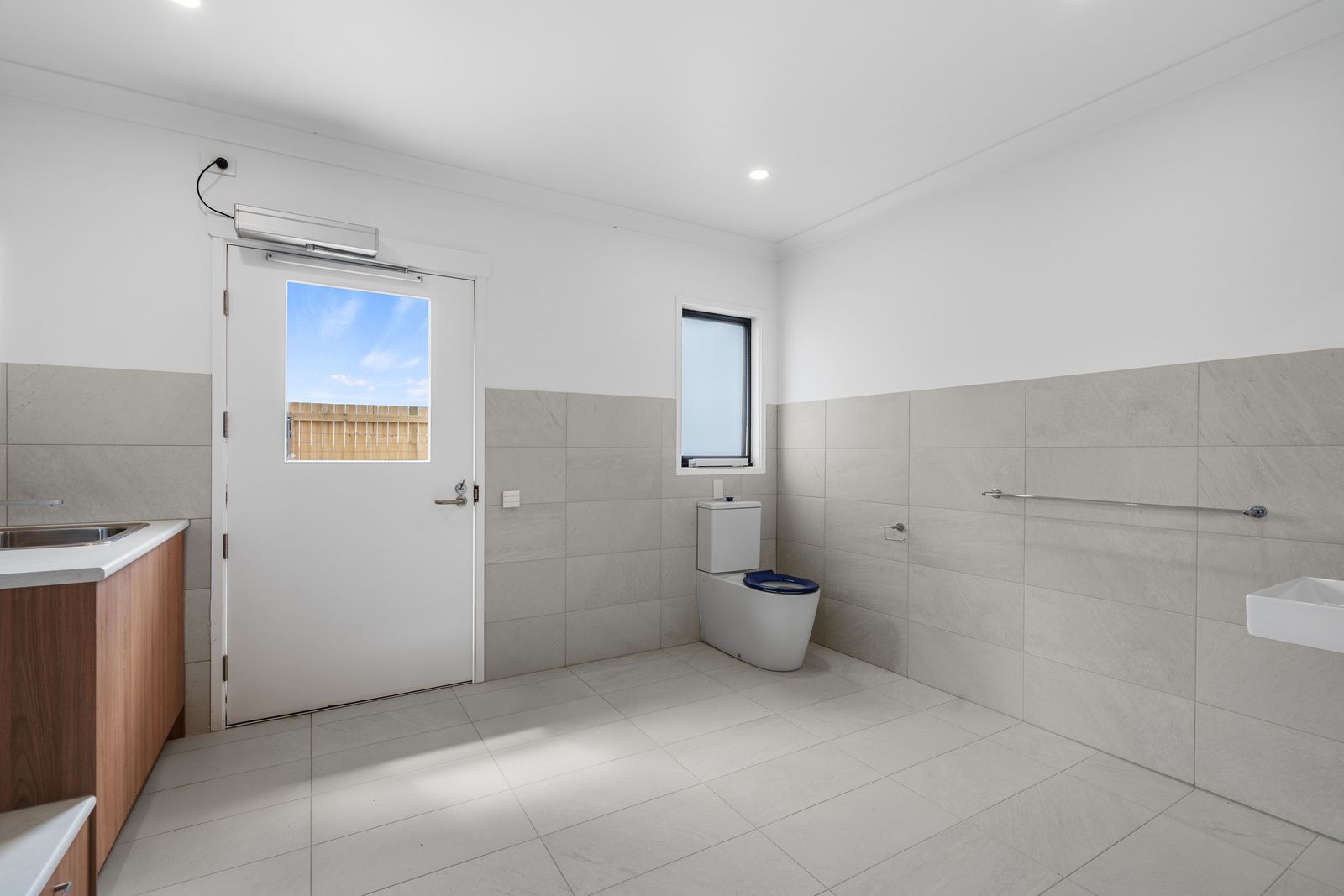 014 Open2view_ID966177-45_Vanessa_Dr_Cotswold_Hills