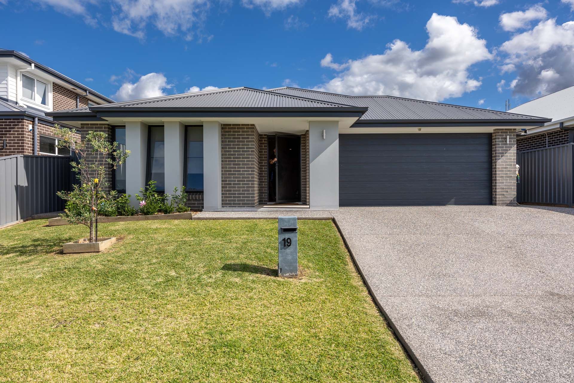 LR 20230421-19 Stewards dr-015_large