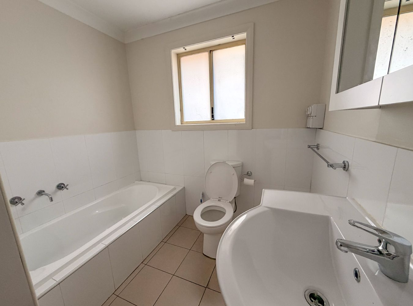 180926 DudleyVilla2_0006_Bathroom
