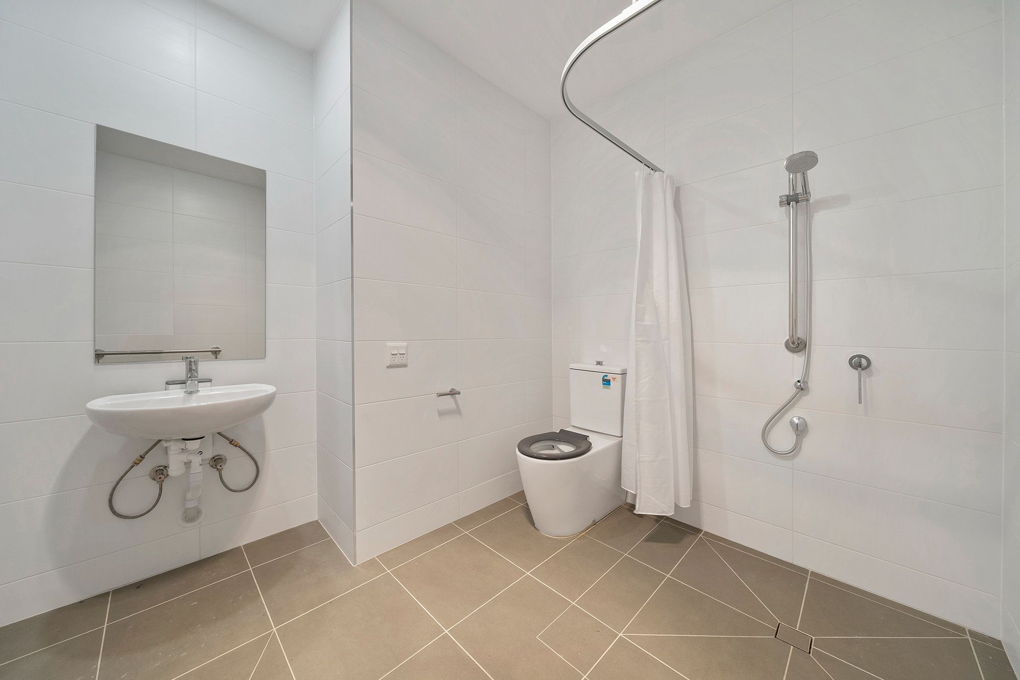 Ensuite 1 LR No Logo