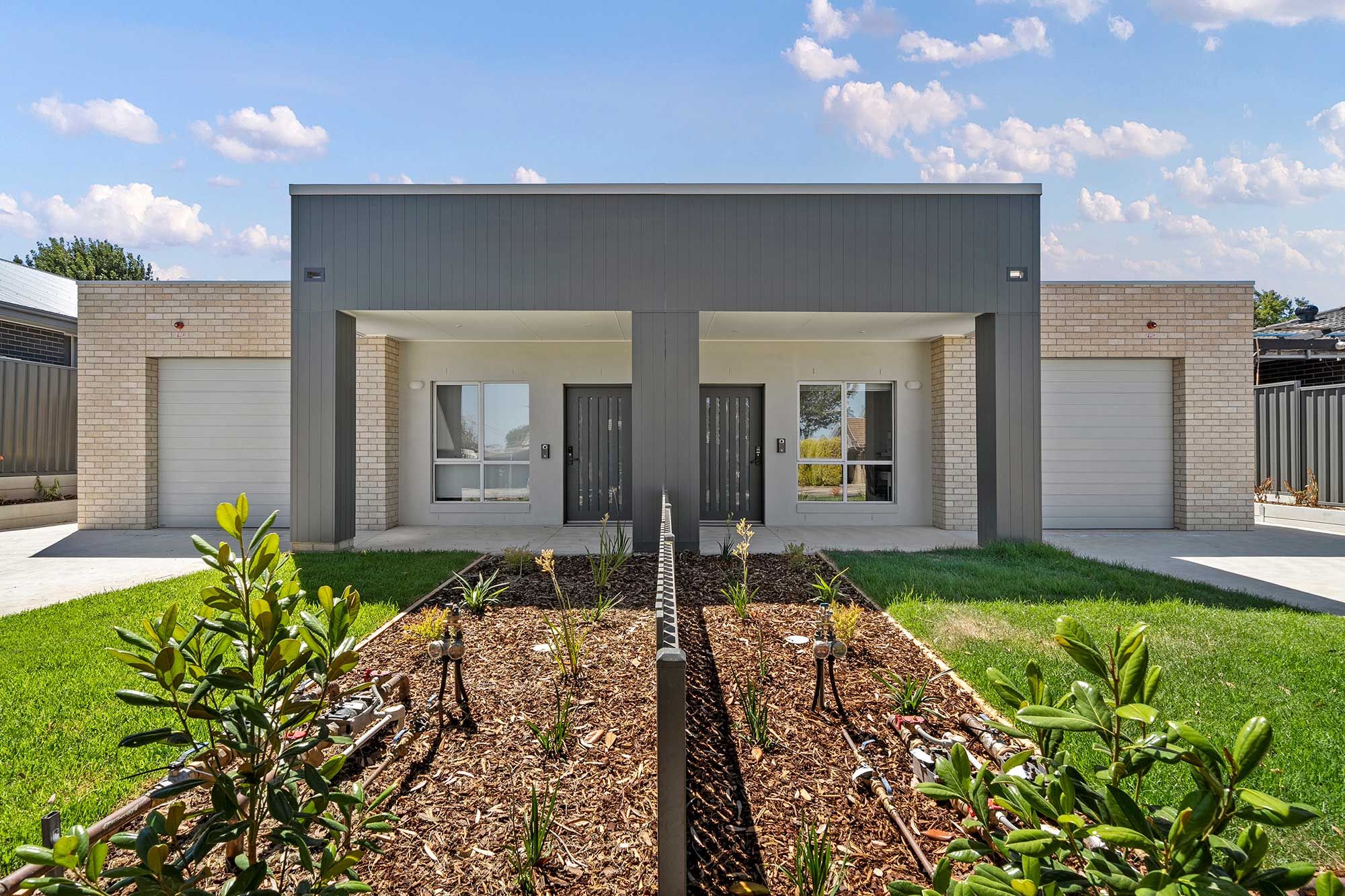 Facade Both 2 LR No Logo