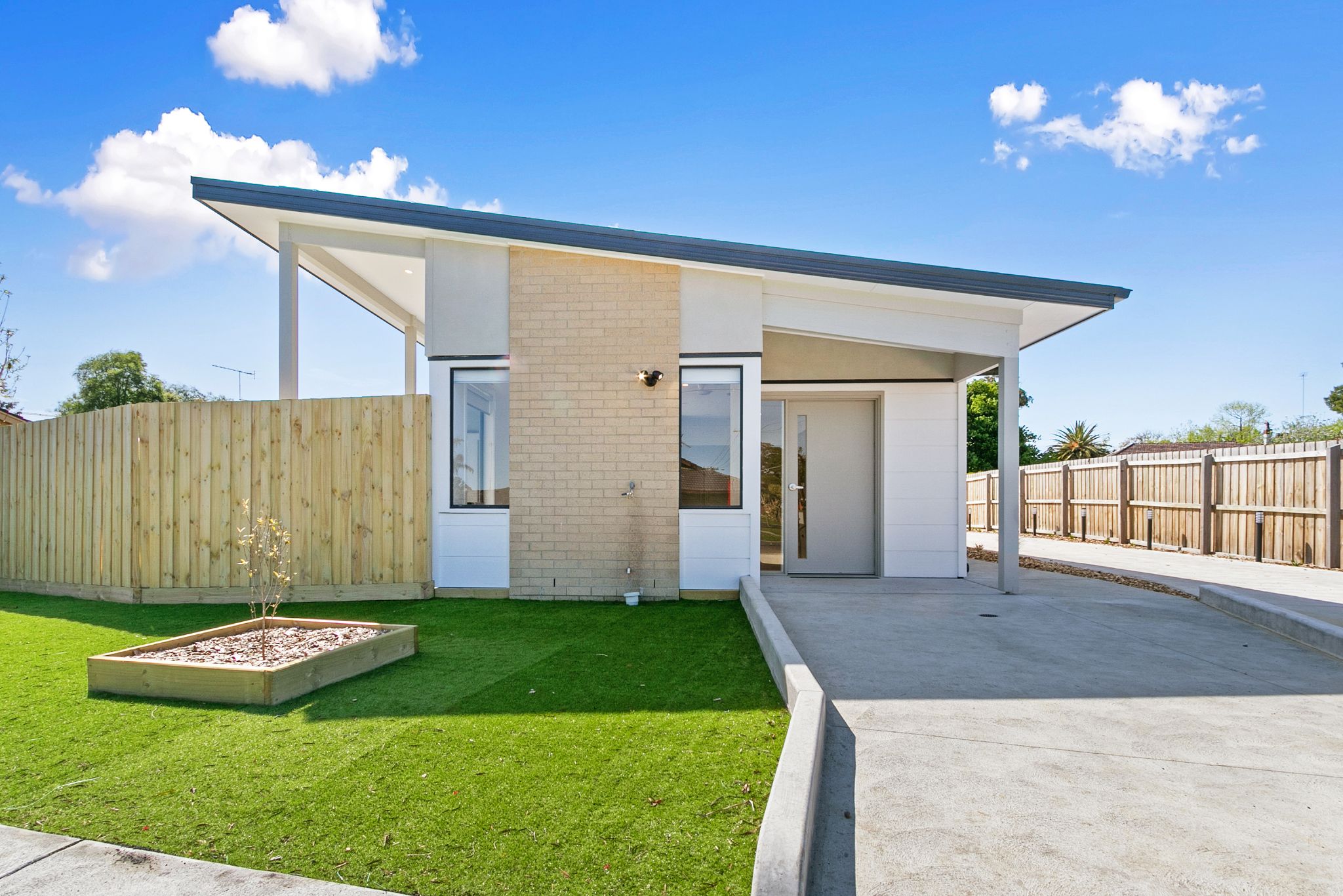 013 Open2view_ID911198-11_Saxtons_Drive_-_Moe