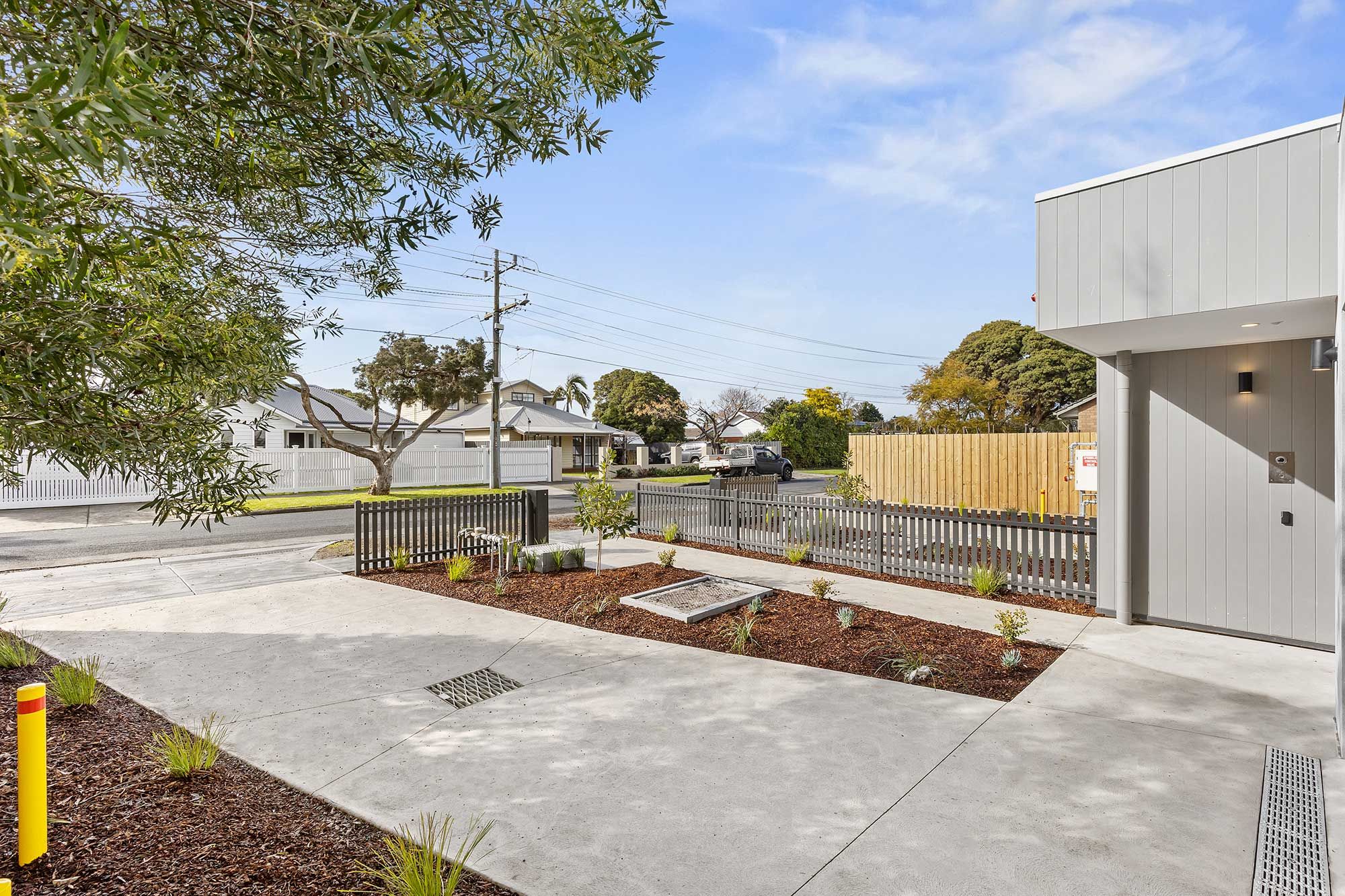 Scotch   Front Entrance and Driveway Right LR No Logo